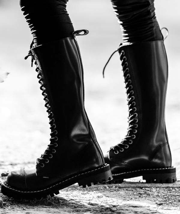 Black boots top under 20